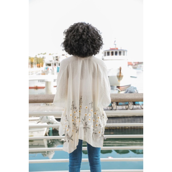 Ivory Daisy Embroidered Woven Floral Kimono Open Wrap Coverup Top One Size - Picture 3 of 3